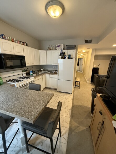 Primary Photo - 190 L St