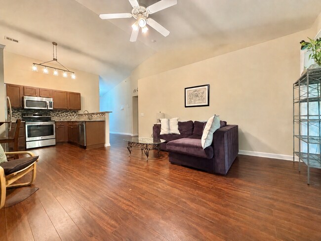Building Photo - 3BR / 2BA Condo in Southwest Raleigh