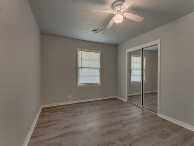 Building Photo - 3 Bedroom 1 Bath Home in Shawnee!
