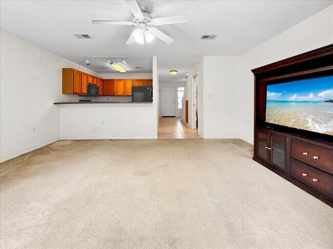 Building Photo - 994 Scenic Oak Ln