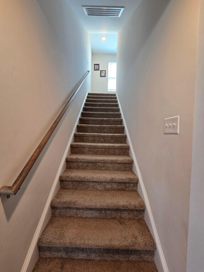 Building Photo - 1762 Camazay Dr