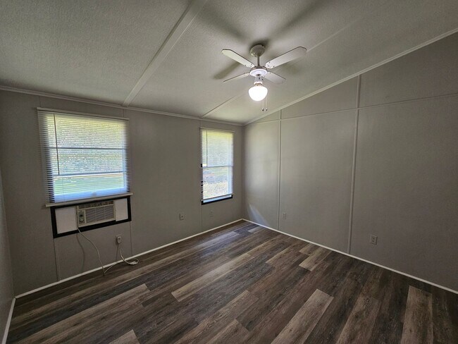 Building Photo - 14655 Lucien St