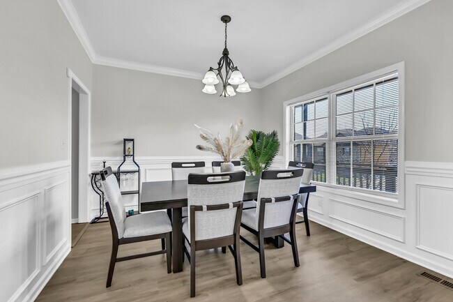 Building Photo - 1467 Raven Rd