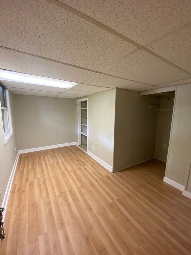 Building Photo - Updated 3 Bedroom 2.5 Bathrooms