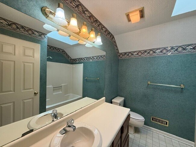 Building Photo - 720 Landing Ln
