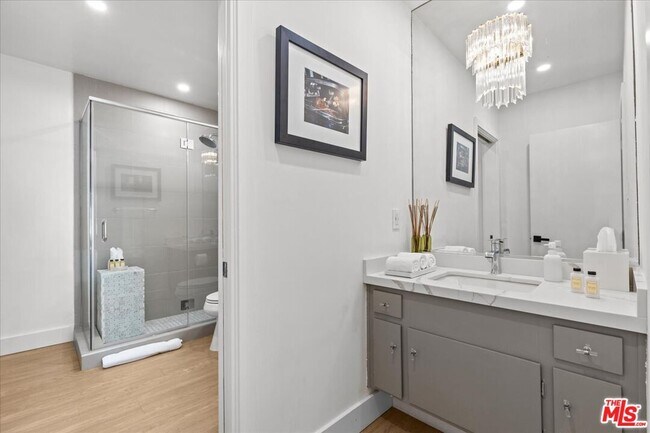 Building Photo - 1650 Clear View Dr