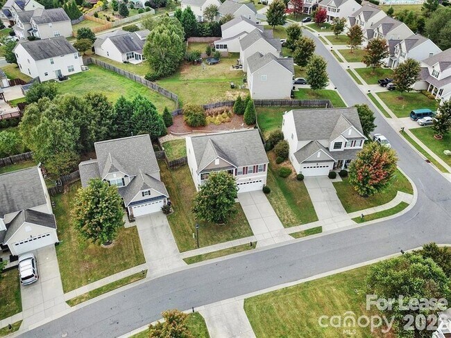 Building Photo - 6125 Kilchurn Dr