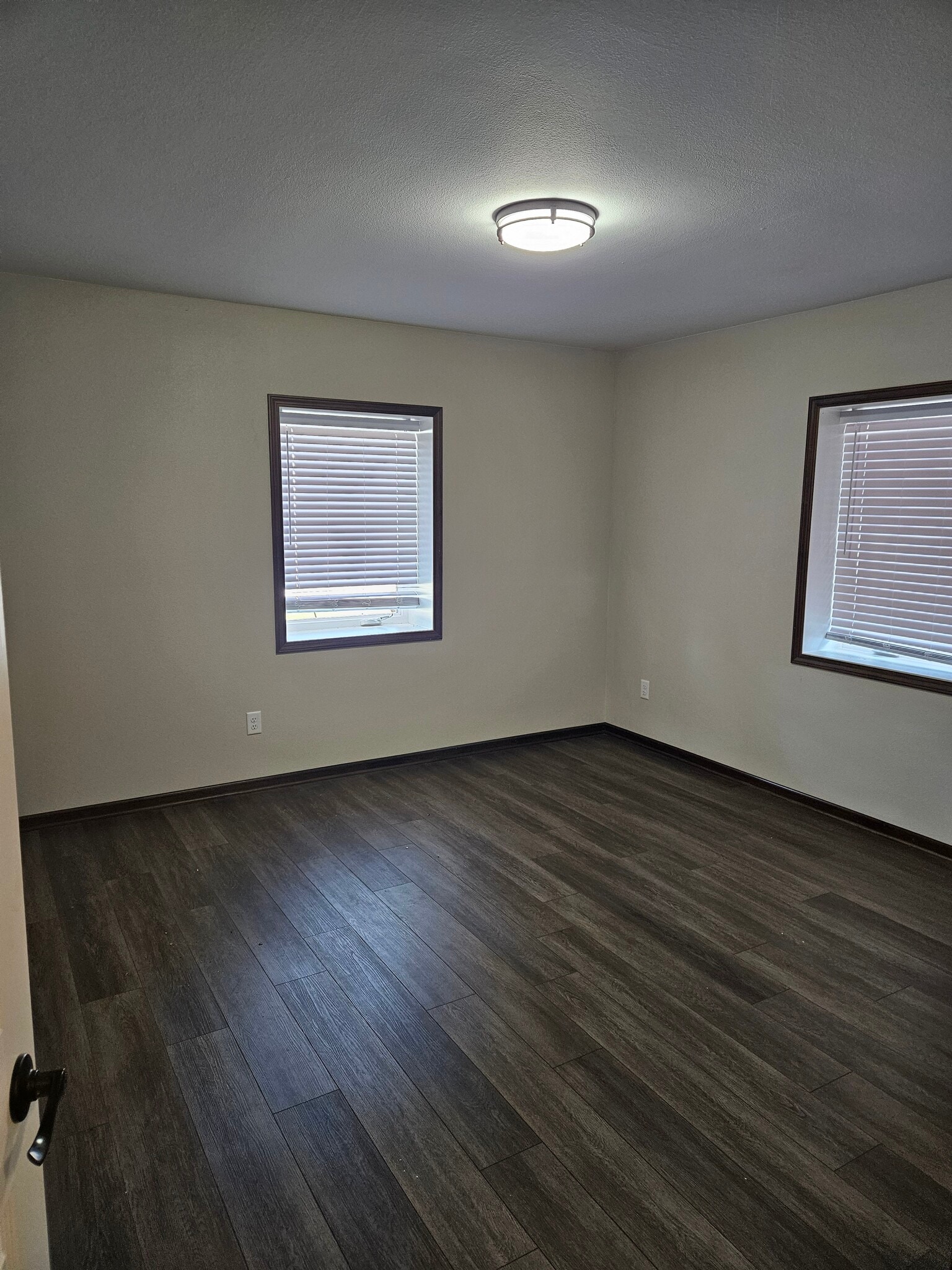 Building Photo - 1317 6th St