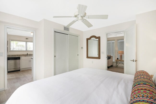 Building Photo - 53 Barry Ave