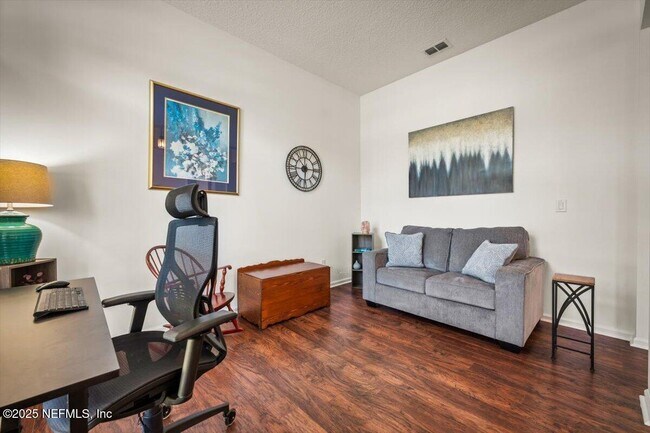 Building Photo - 86198 Meadowwood Dr