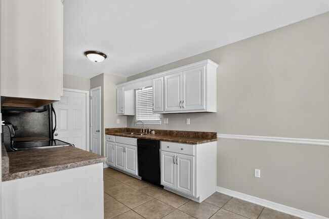 Building Photo - 3151 Forrest Ave