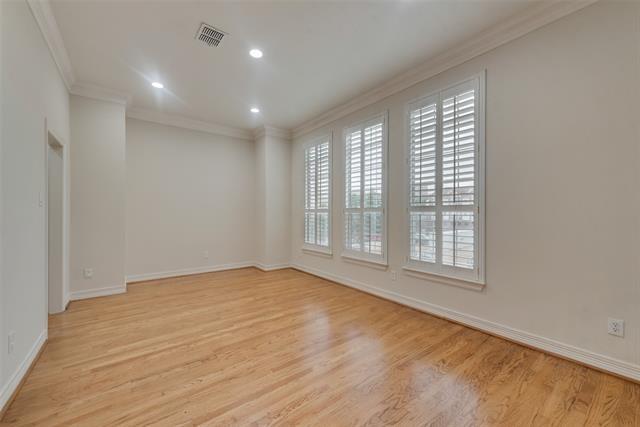 Building Photo - 3207 Cole Ave