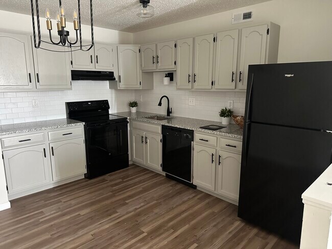 Building Photo - Westmoor Place 601