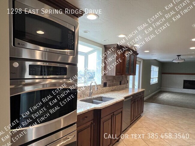 Building Photo - 1298 E Spring Ridge Dr