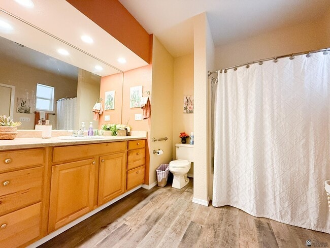 Building Photo - 13289 Onammi Ave