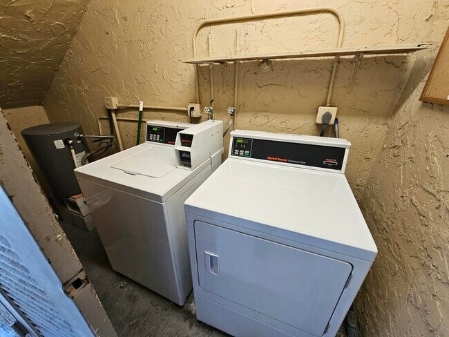 Building Photo - 1301 NW 12th Ave