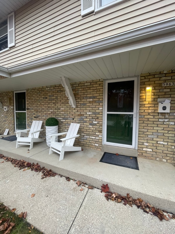 Building Photo - 5963 Teakwood Dr