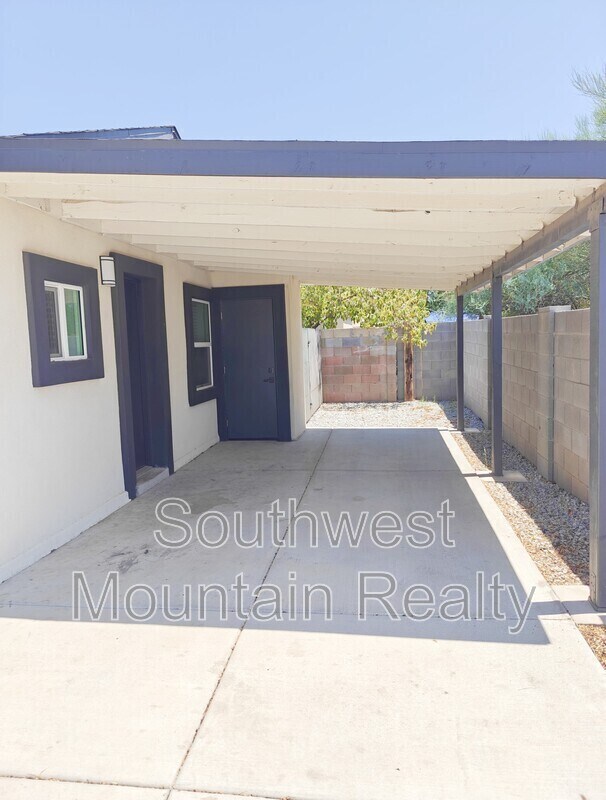 Building Photo - 7405 N 62nd Ave
