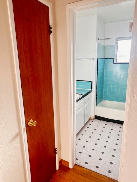 Building Photo - 3728 Ingraham St