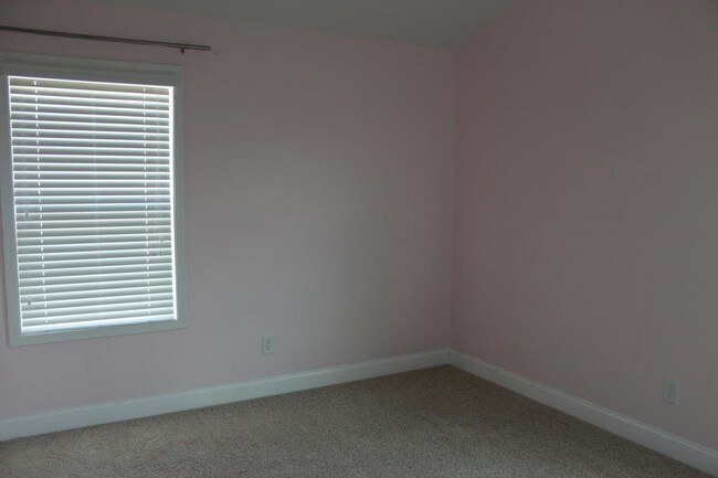 Building Photo - 648 Stonebriar Ave