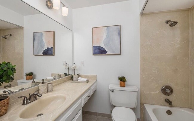 Building Photo - 483 Ontario Dr