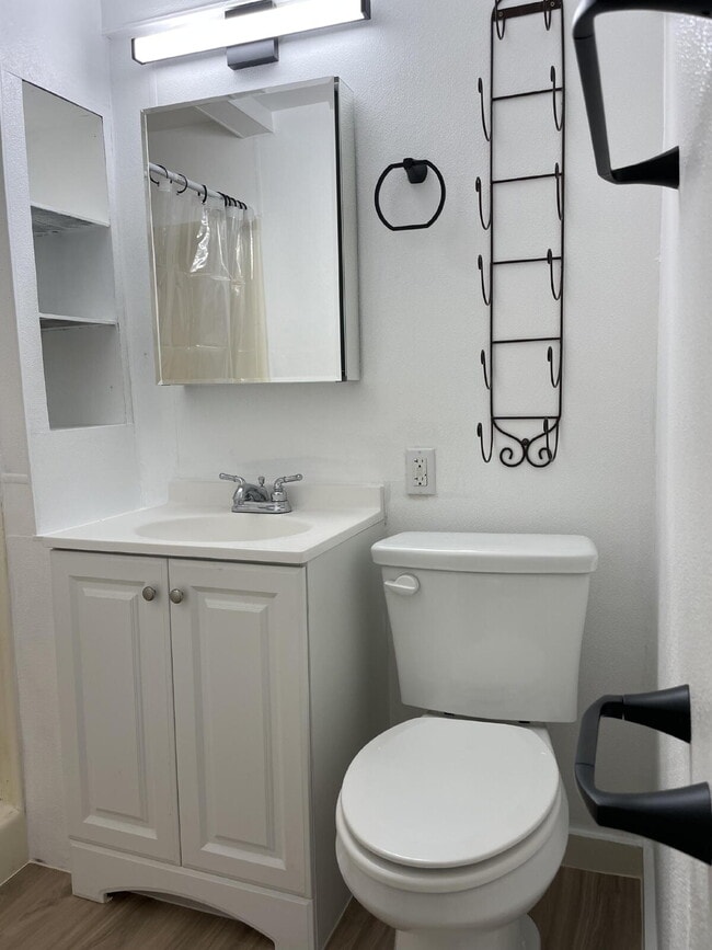 Building Photo - Cozy 2-Bedroom Retreat, Perfect for Mounta...