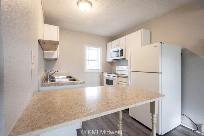 Building Photo - "Cozy 1-Bedroom Retreat: Perfectly Located Gem in Greenfield, IN!"