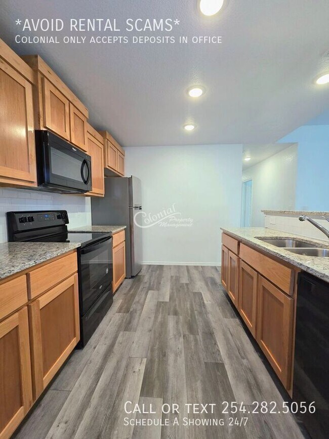 Building Photo - 3208 Stonewall Dr