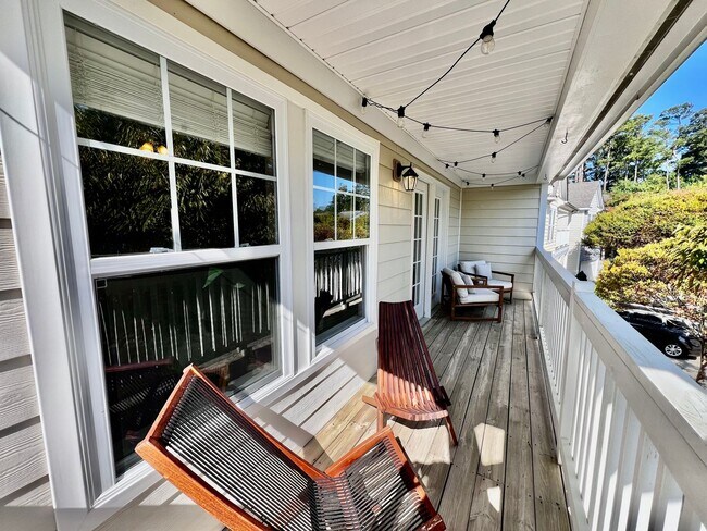 Building Photo - Charming 4 Bedroom home Near Virginia Beac...