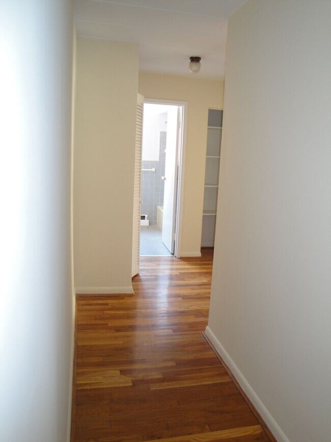 Building Photo - 539 Lowell Ave