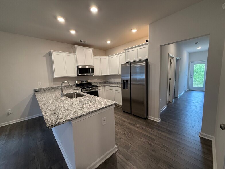 Building Photo - 374 Highline Trl