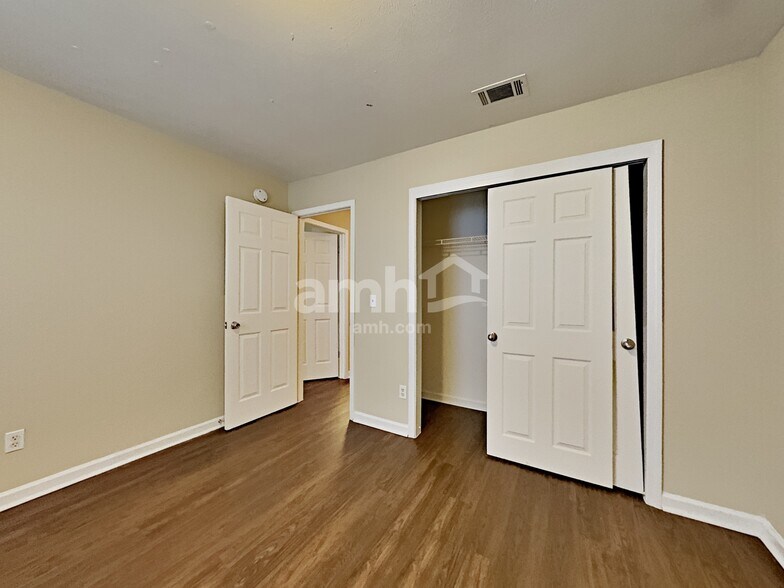 Building Photo - 634 Mable Dr