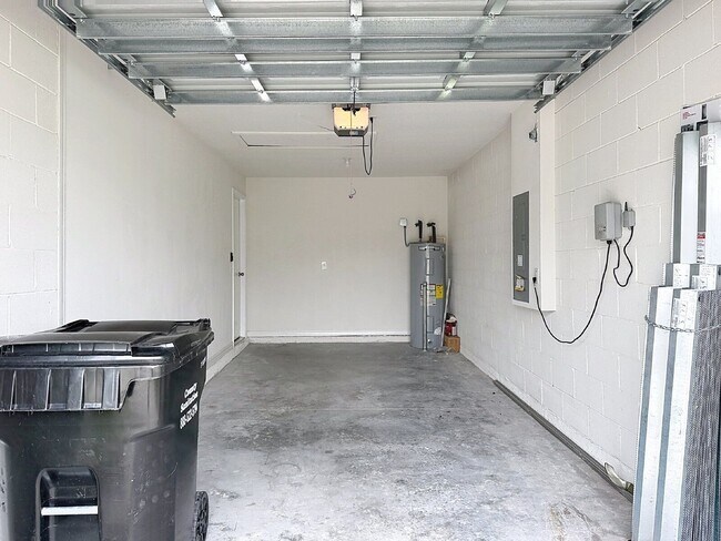 Building Photo - 3210 Suncoast Plains Dr