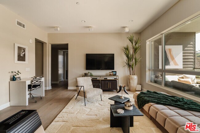 Building Photo - 12765 Bluff Creek Dr