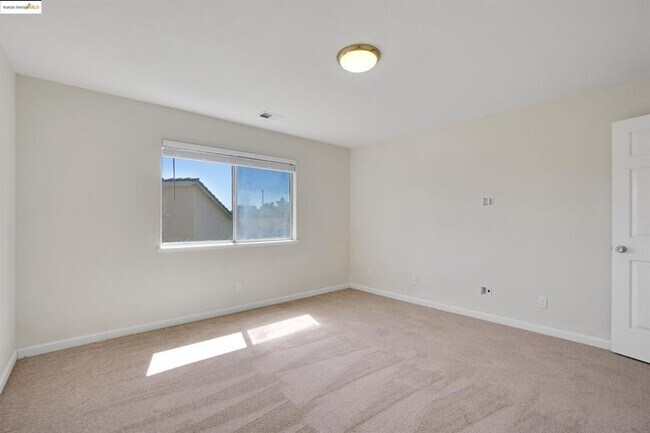 Building Photo - GREAT CUL DE SAC LOCATION IN PRIME TRACY N...