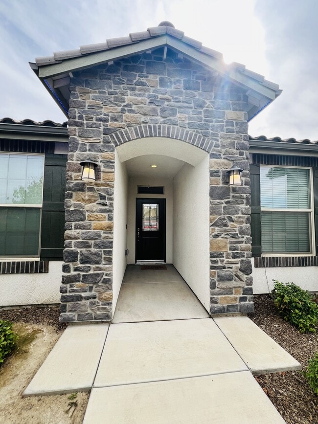 Building Photo - 9223 Oak Garden Ln