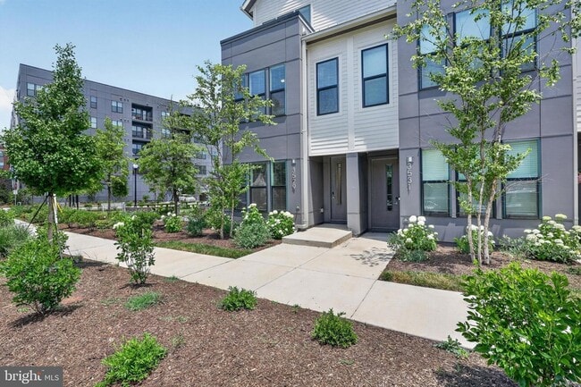 Building Photo - 5851 Columbia Pike
