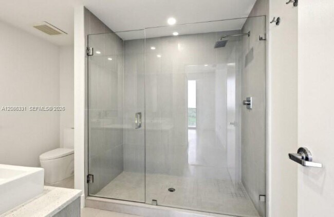 Building Photo - 13800 Highland Dr