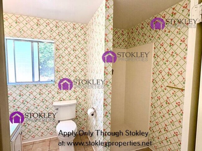 Building Photo - 2234 Oakvale Rd