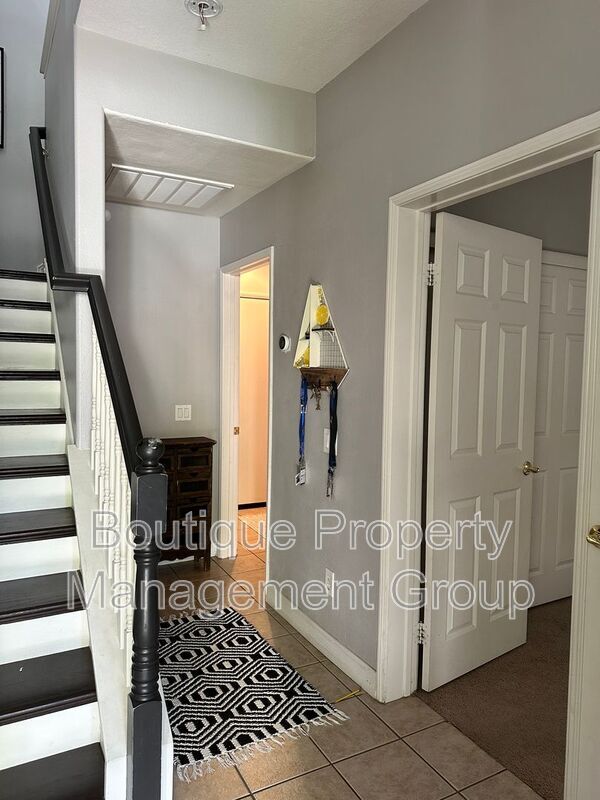 Building Photo - 27 Rinehart Rd