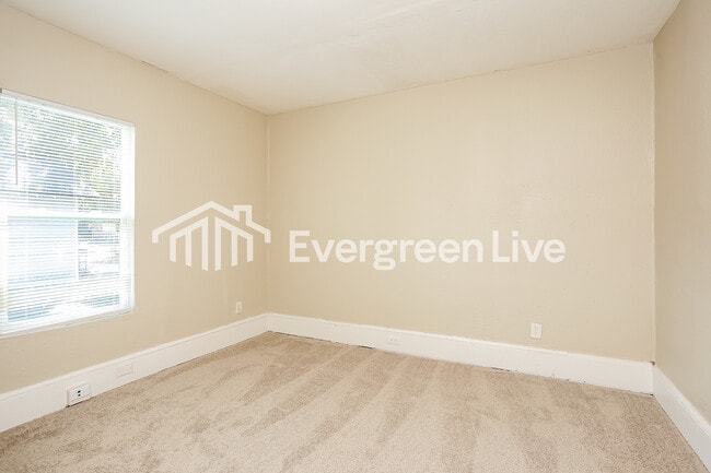 Building Photo - 808 Westbrook Rd