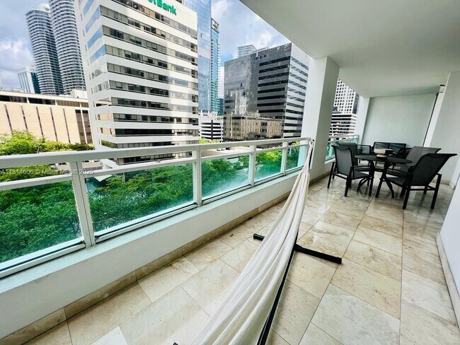 Building Photo - 951 Brickell Ave