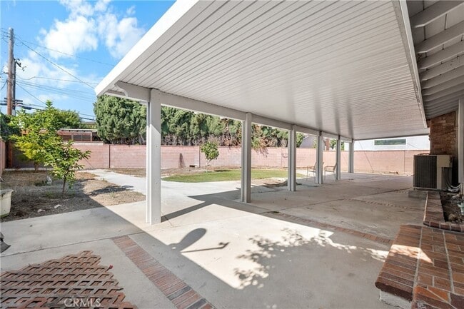 Building Photo - 8691 Davmor Ave