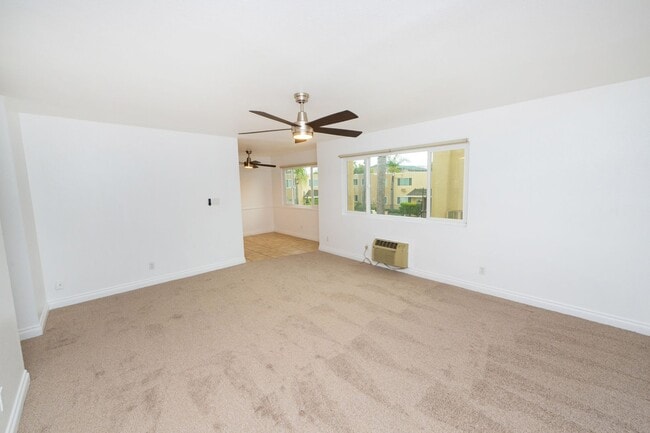 Building Photo - 2BR/1.5BA Condo! 2 parking spaces