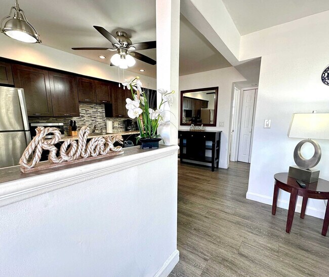 Building Photo - 324 Van Buren St