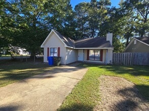 Building Photo - NEW LISTING!!