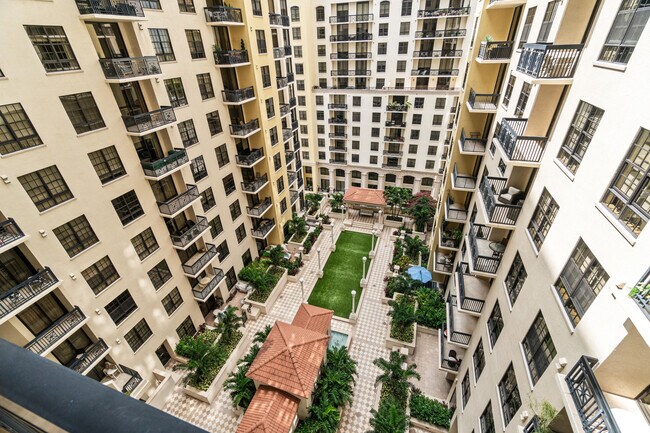 Building Photo - 701 S Olive Ave