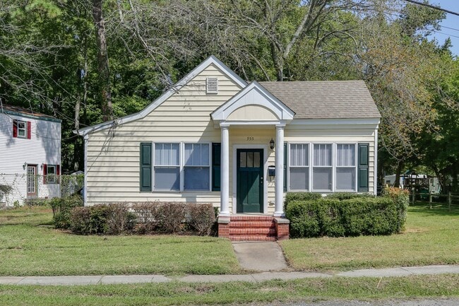 Building Photo - 955 Poquoson Ave