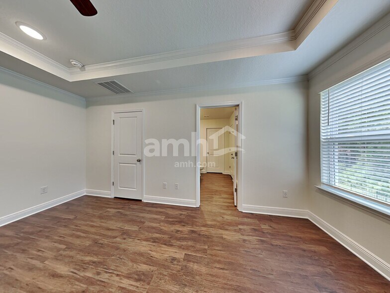Building Photo - 27232 St Andrews Ave
