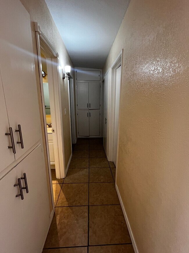Building Photo - Updated 3-Bed Home Near Base & Joshua Tree...